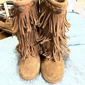 Minnetonka Girls Size 3 Leather boots, 3 layer Fringe